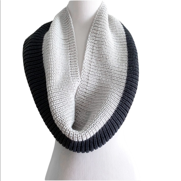 Gray Color-block Knit Infinity Scarf - Picture 3 of 6